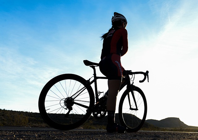 Cyclist on the Loch Ness 360 trail